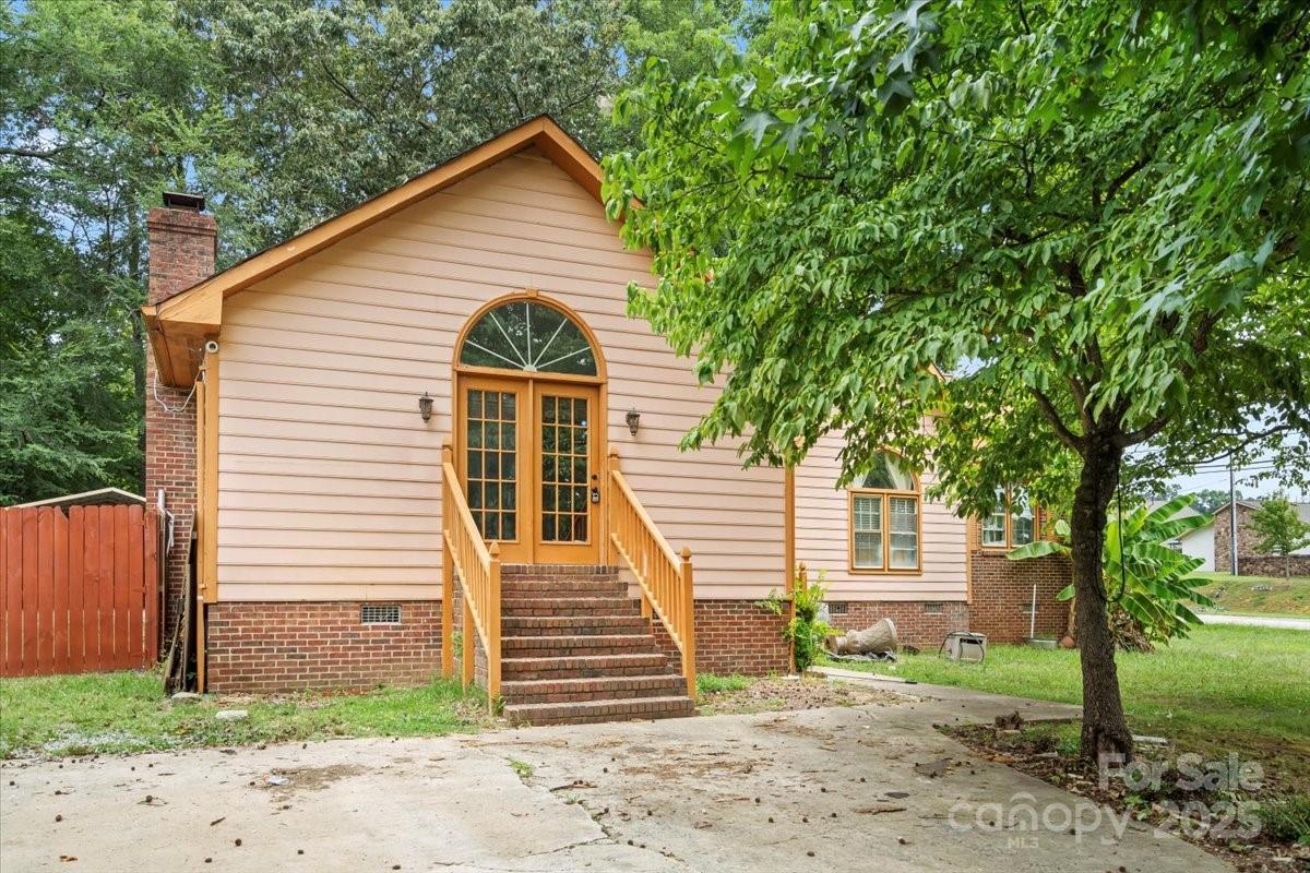 6500 Peacehaven Dr., Charlotte, NC 28214
