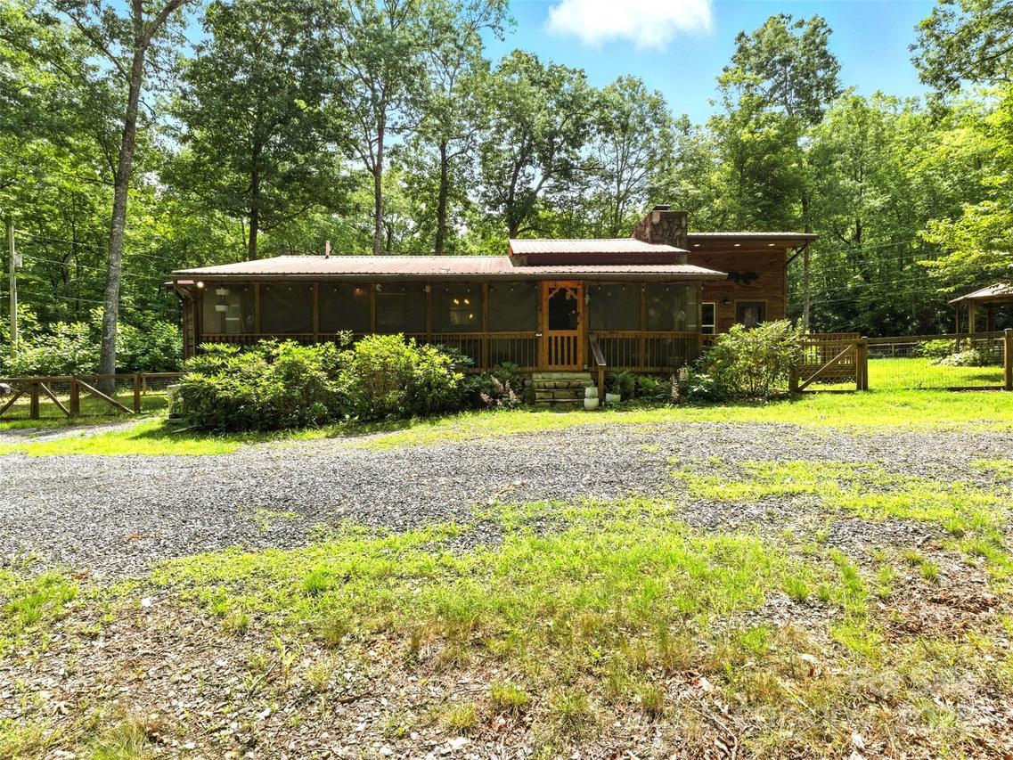 144 Byrd Park Rd., Burnsville, NC 28714