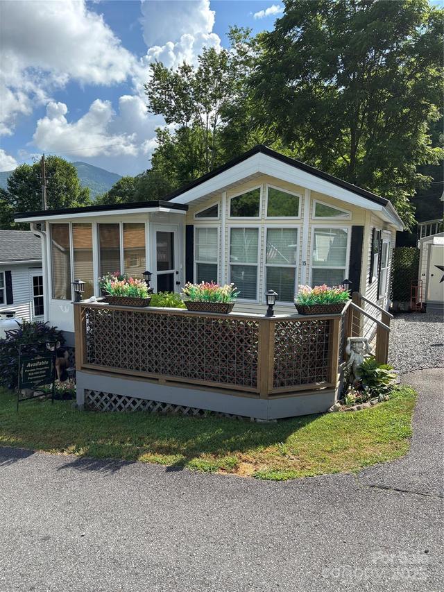 15 Levi Dr., Maggie Valley, NC 28751