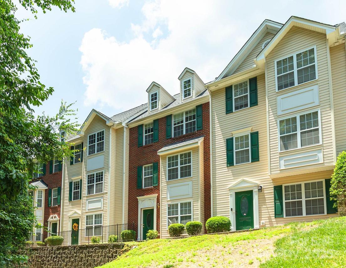 10011 Treeside Ln., Matthews, NC 28105