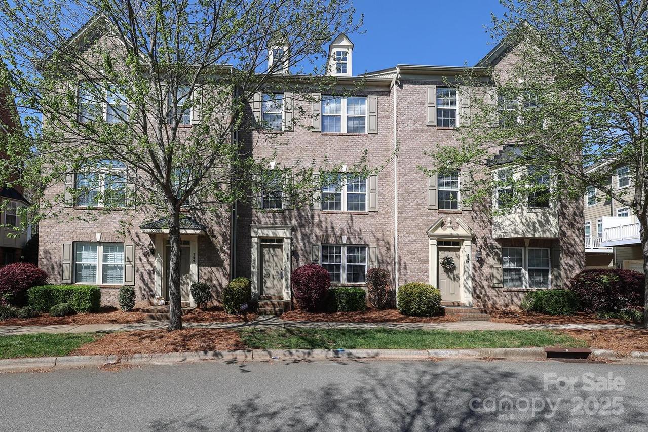 729 Naramore St., Davidson, NC 28036