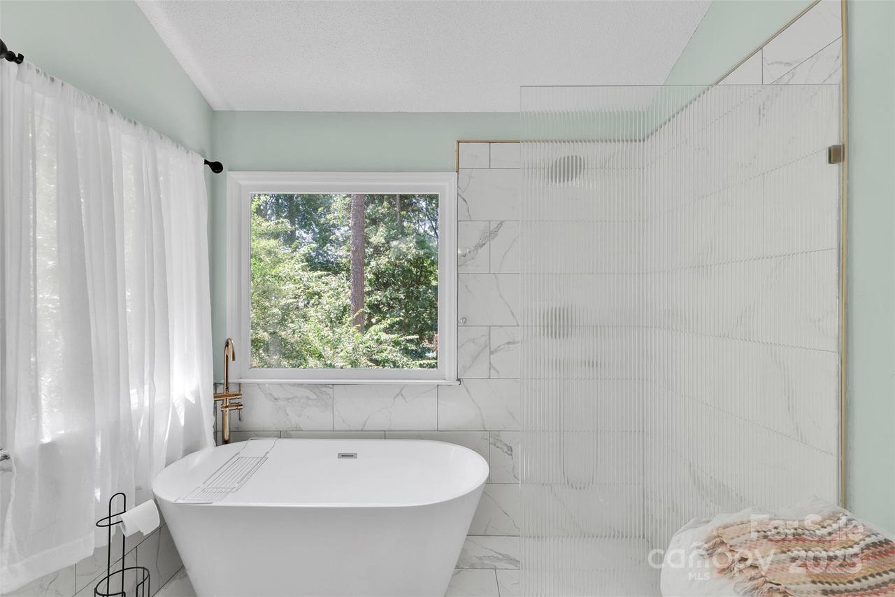 2725 Kirkholm Dr., Matthews, NC 28105