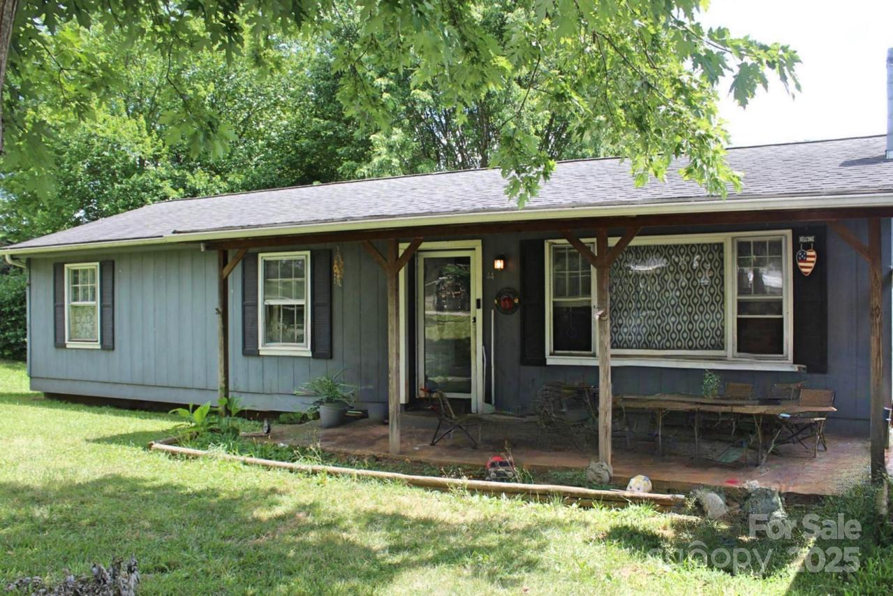 44 Candlelight Cir., Clyde, NC 28721
