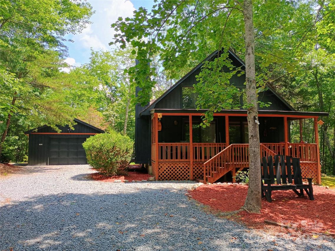 637 Raven Blvd., Lake Lure, NC 28746