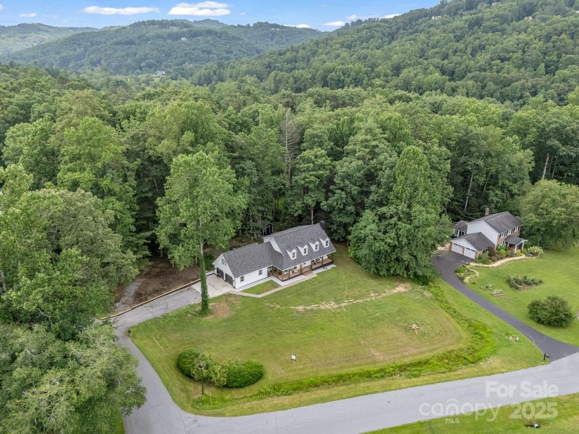 213 Raintree Dr., Hendersonville, NC 28791