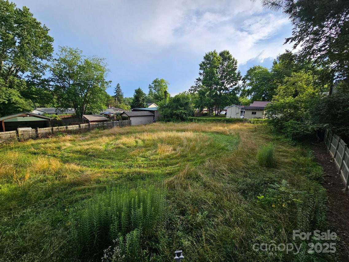 000 Allen Claire St., Hendersonville, NC 28792