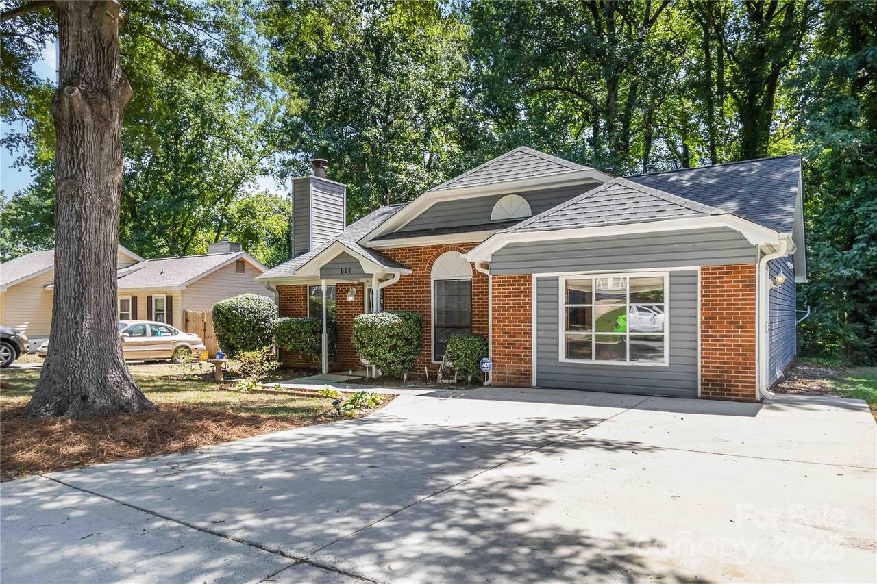 621 Pennwood Ln., Charlotte, NC 28215