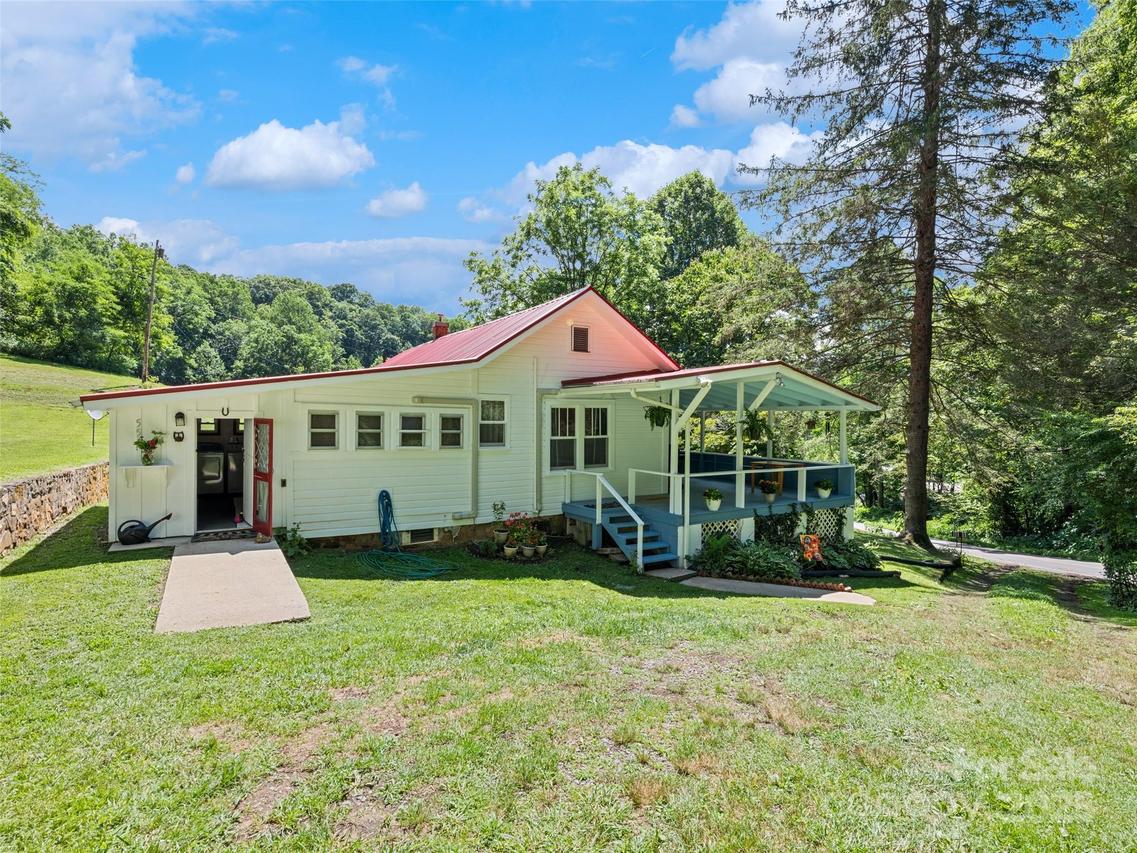 556 Crawford Cemetery Rd., Sylva, NC 28779