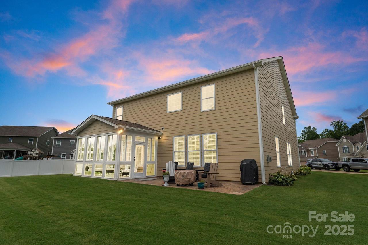 3819 Lake Breeze Dr., Sherrills Ford, NC 28673
