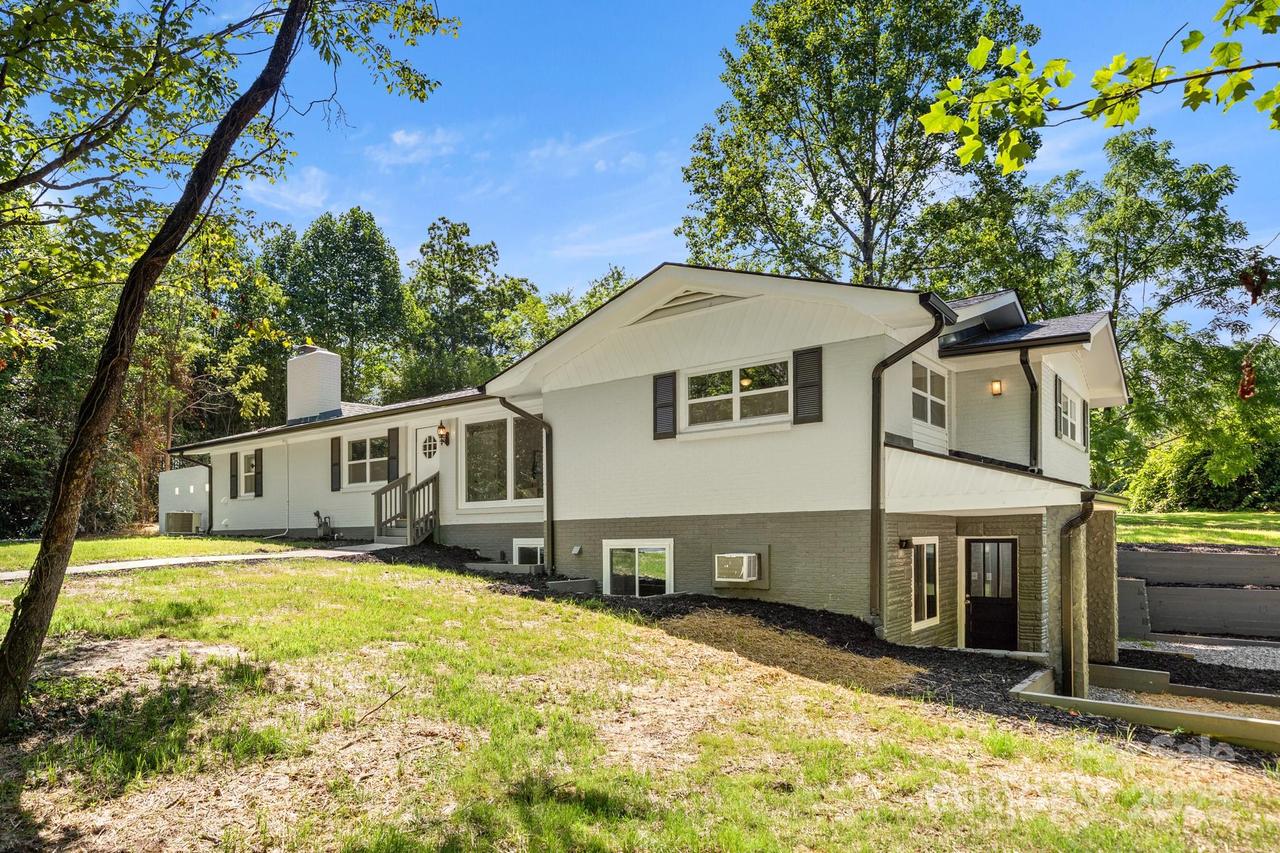 6672 Brevard Rd., Etowah, NC 28729