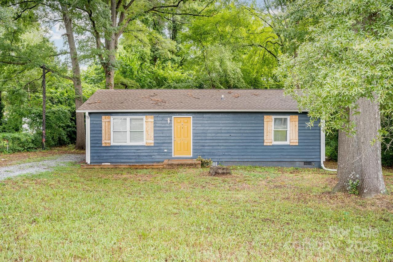 129 Morris Dr., Harrisburg, NC 28075