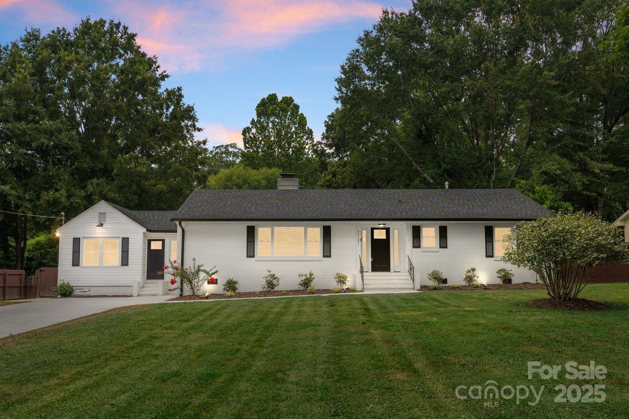 1121 S Edgemont Ave., Gastonia, NC 28054