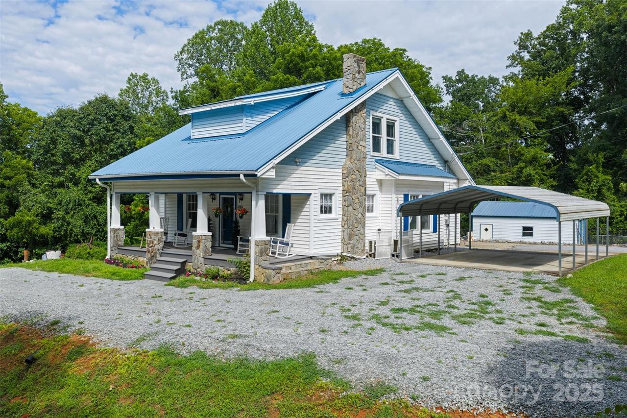 1231 Caldwell Pl., Lenoir, NC 28645