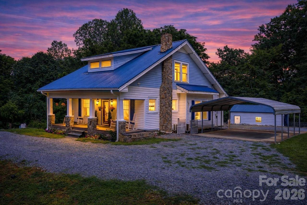 1231 Caldwell Pl., Lenoir, NC 28645