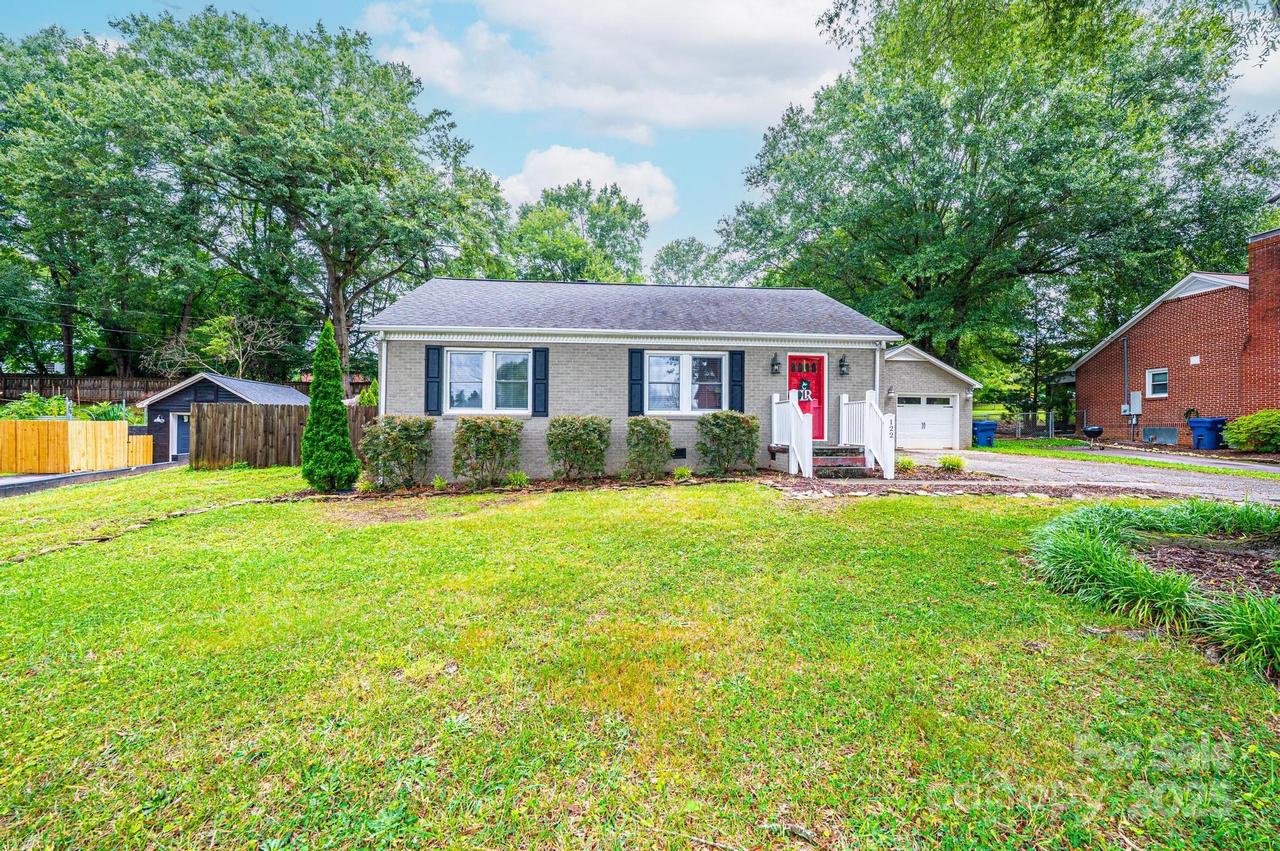 122 15th Ave., Hickory, NC 28601