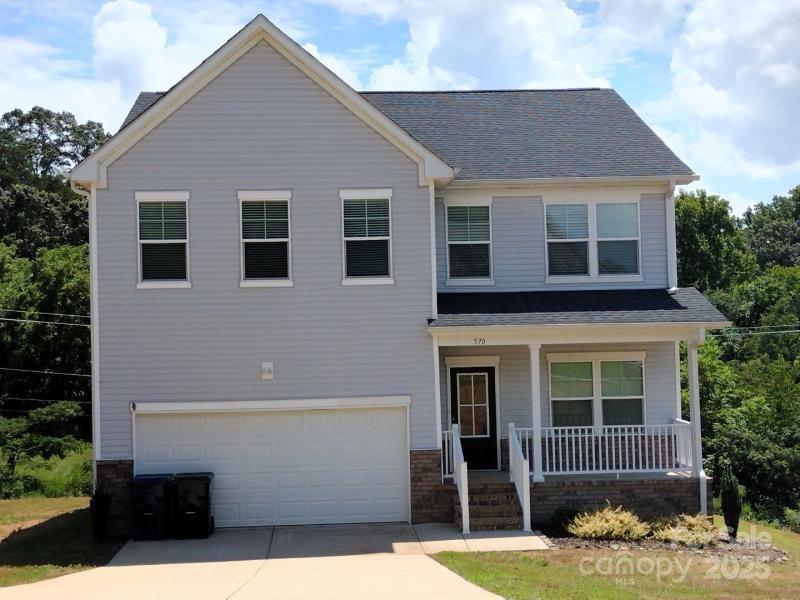 570 30th Avenue Cir., Hickory, NC 28601