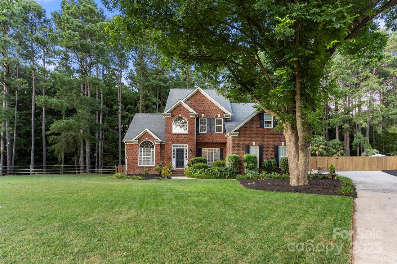 6195 Hunter Ln., Matthews, NC 28104