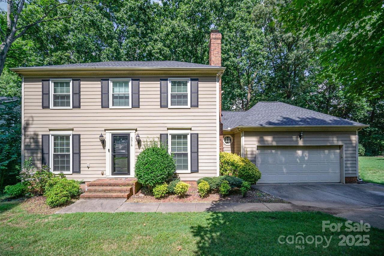 3016 Heathcroft Ct., Charlotte, NC 28269
