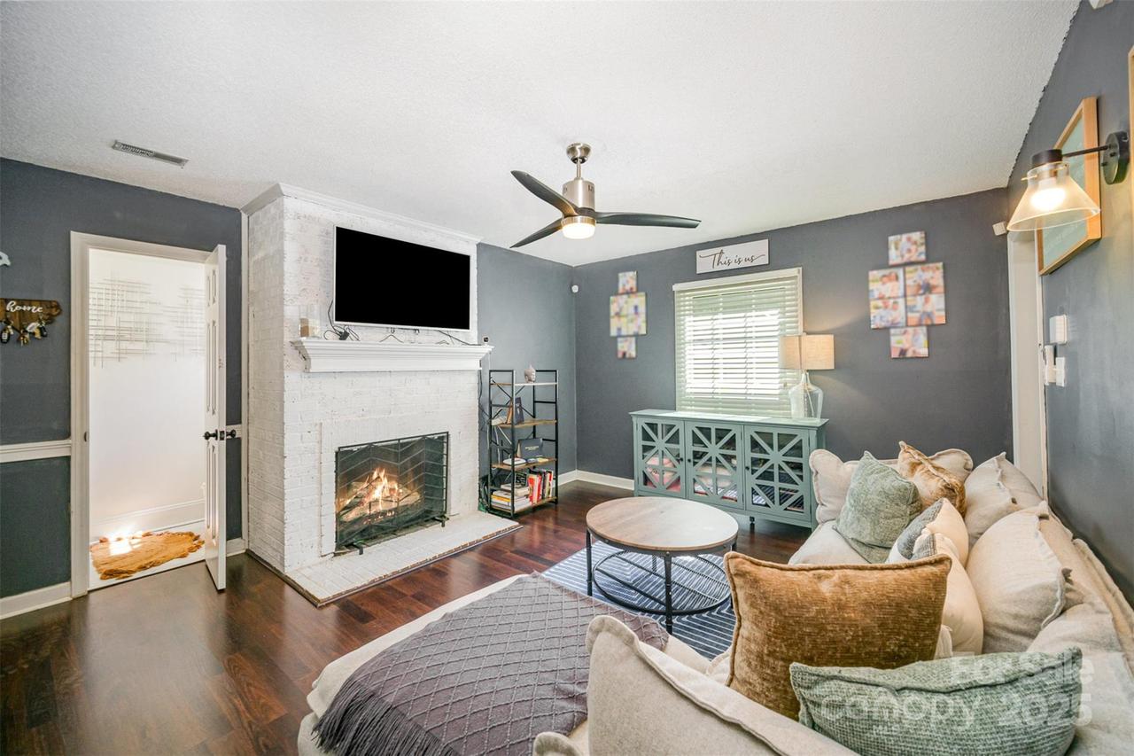 3016 Heathcroft Ct., Charlotte, NC 28269