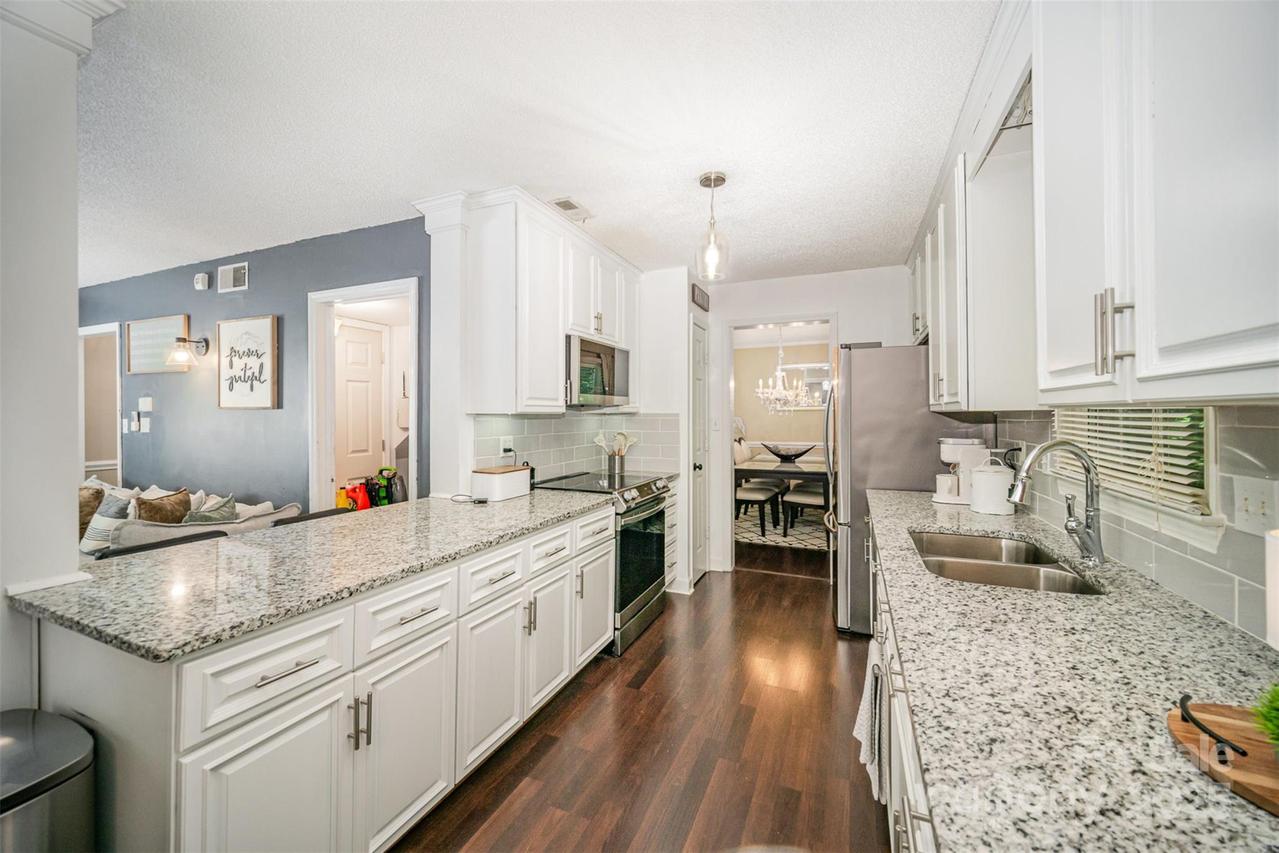 3016 Heathcroft Ct., Charlotte, NC 28269