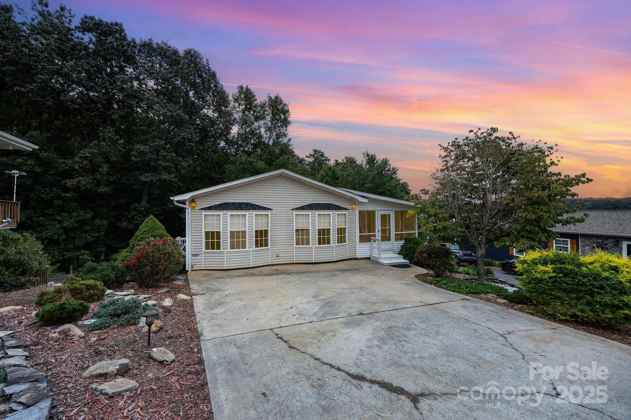 115 Trails End Ln., New London, NC 28127