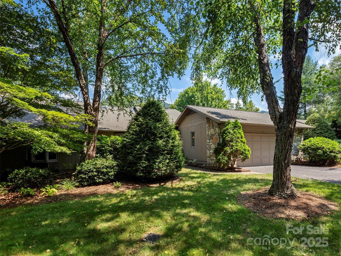 10 Clubside Dr., Asheville, NC 28804