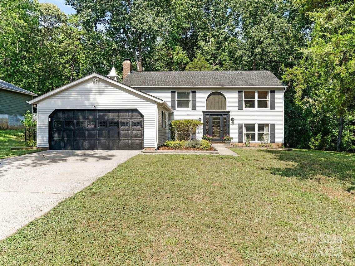 9324 Rainbow Forest Dr., Charlotte, NC 28277