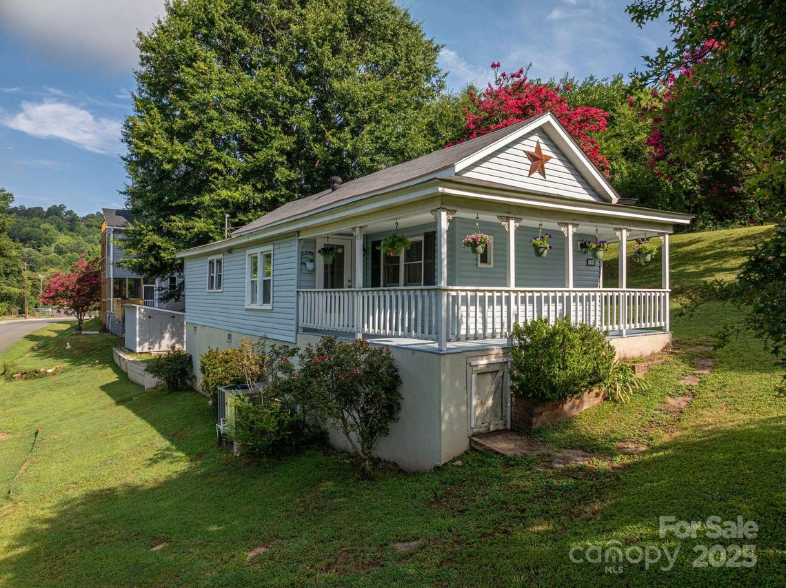 109 Riverside Dr., Cramerton, NC 28032