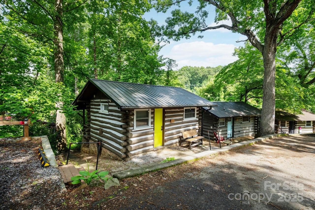 15 & 16 Cottage Dr., Asheville, NC 28805