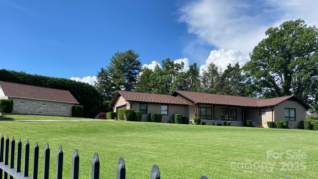 910 Rutledge Annex, Hendersonville, NC 28739