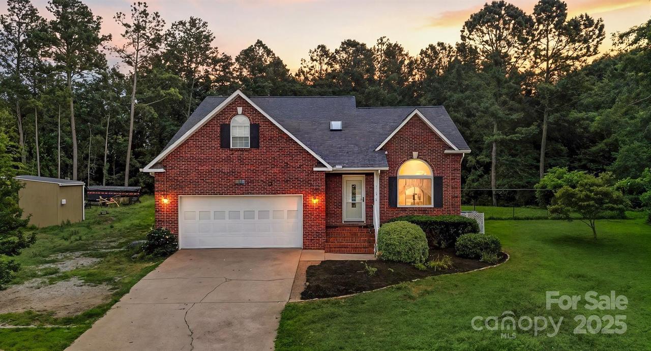 157 Whittington Ridge Dr., Taylorsville, NC 28681