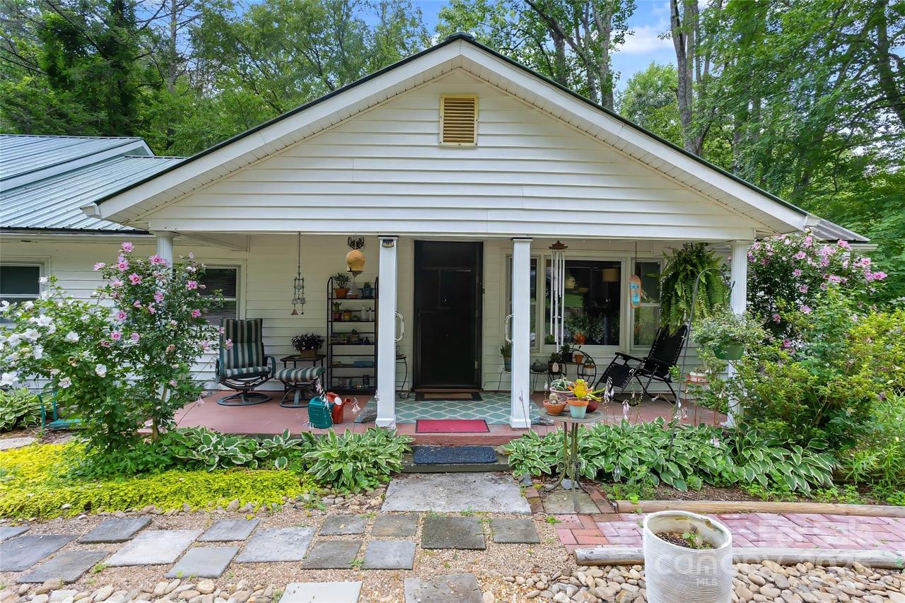 524 Clear Creek Rd., Burnsville, NC 28714