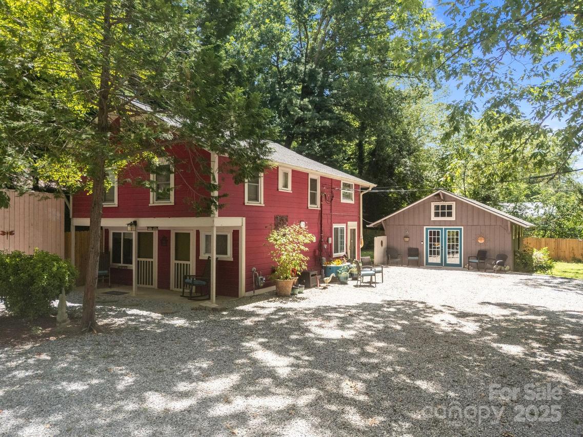 313 Chadwick Ave., Hendersonville, NC 28792