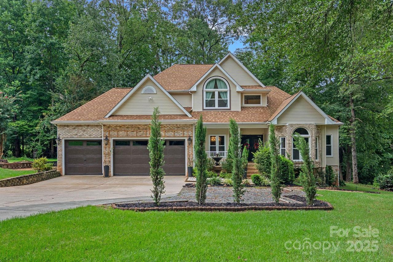 172 Tawny Bark Dr., Mooresville, NC 28117