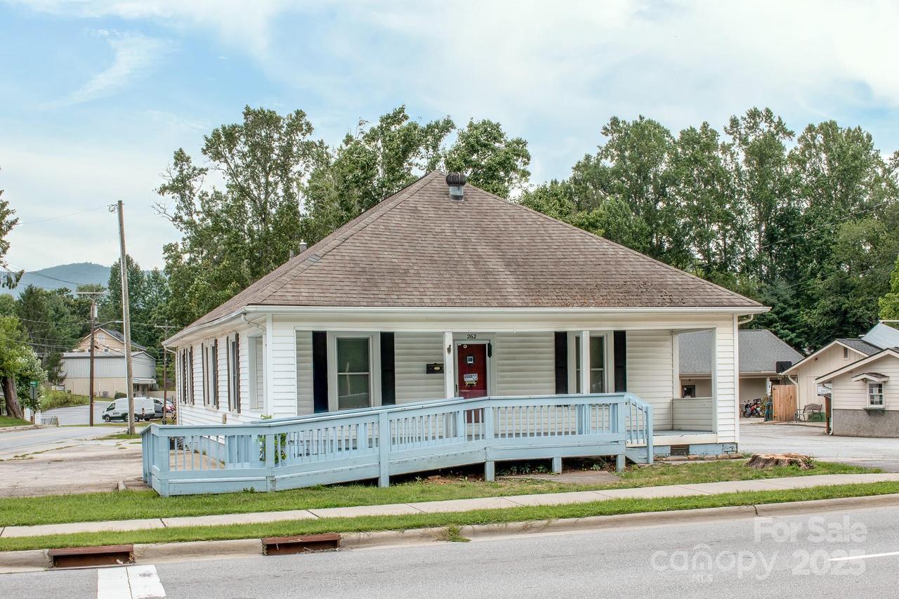 262 S Caldwell St., Brevard, NC 28712