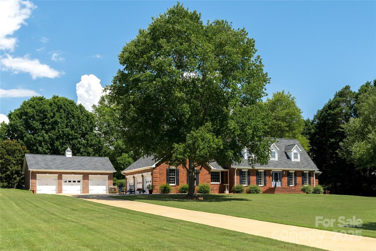 203 Queens Cove Rd., Mooresville, NC 28117