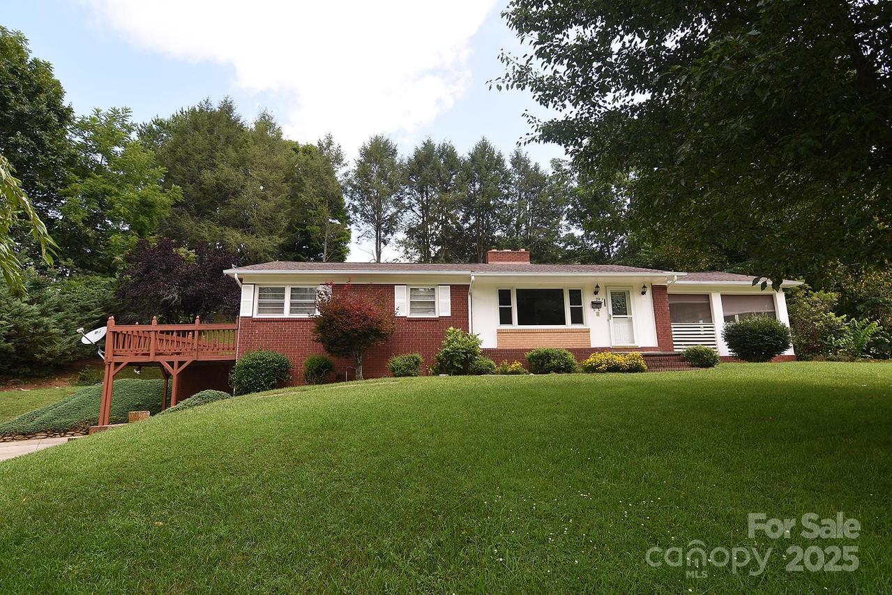29 Belmont St., Canton, NC 28716