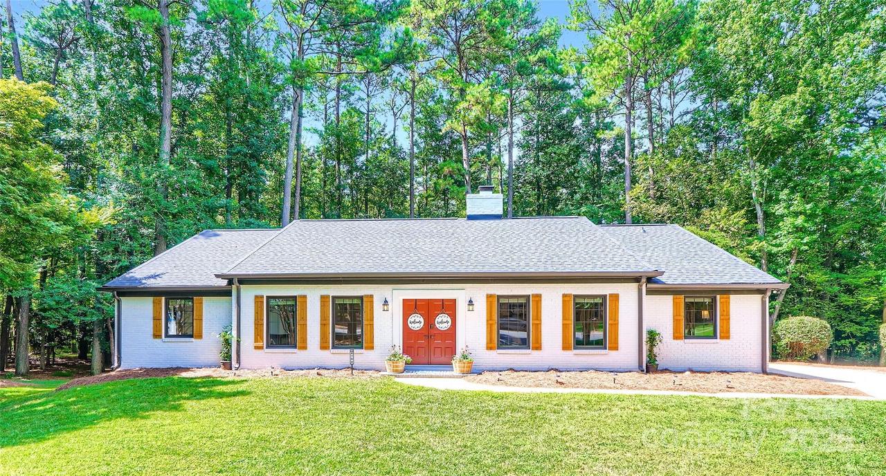 4704 Autumn Leaf Ln., Charlotte, NC 28277