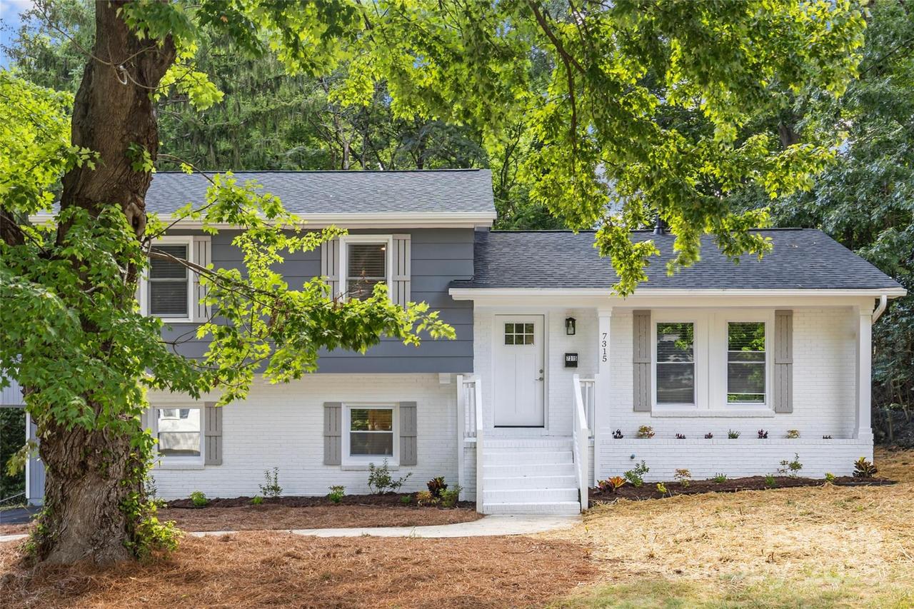 7315 Thorncliff Dr., Charlotte, NC 28210