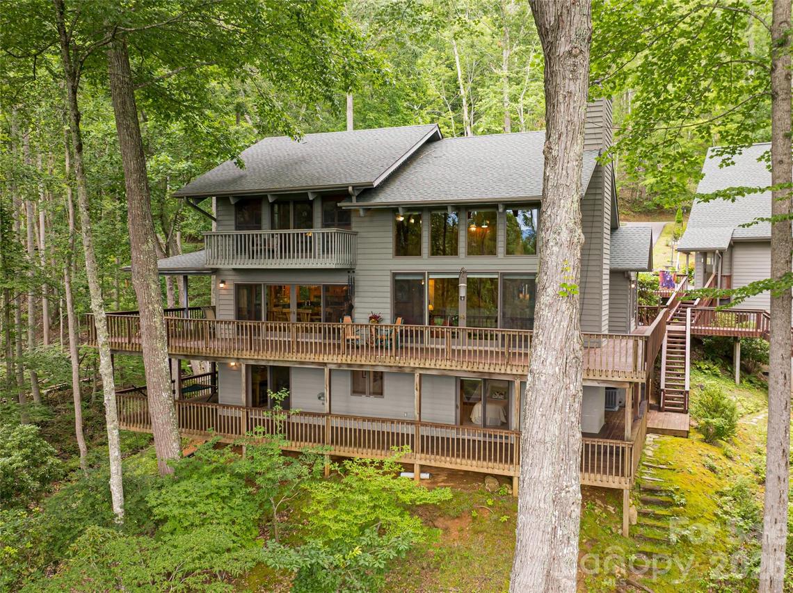 163 Tweetys Knoll, Burnsville, NC 28714