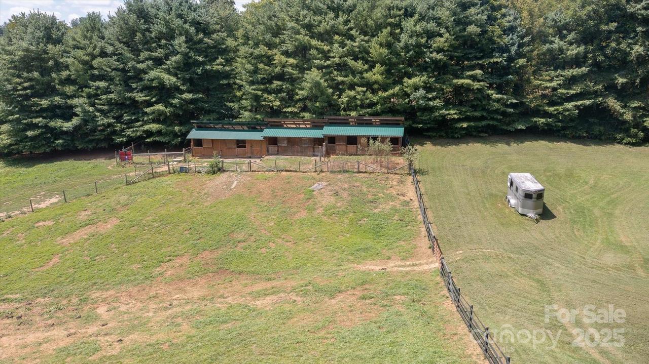 80 Sharon Rd., Fairview, NC 28730