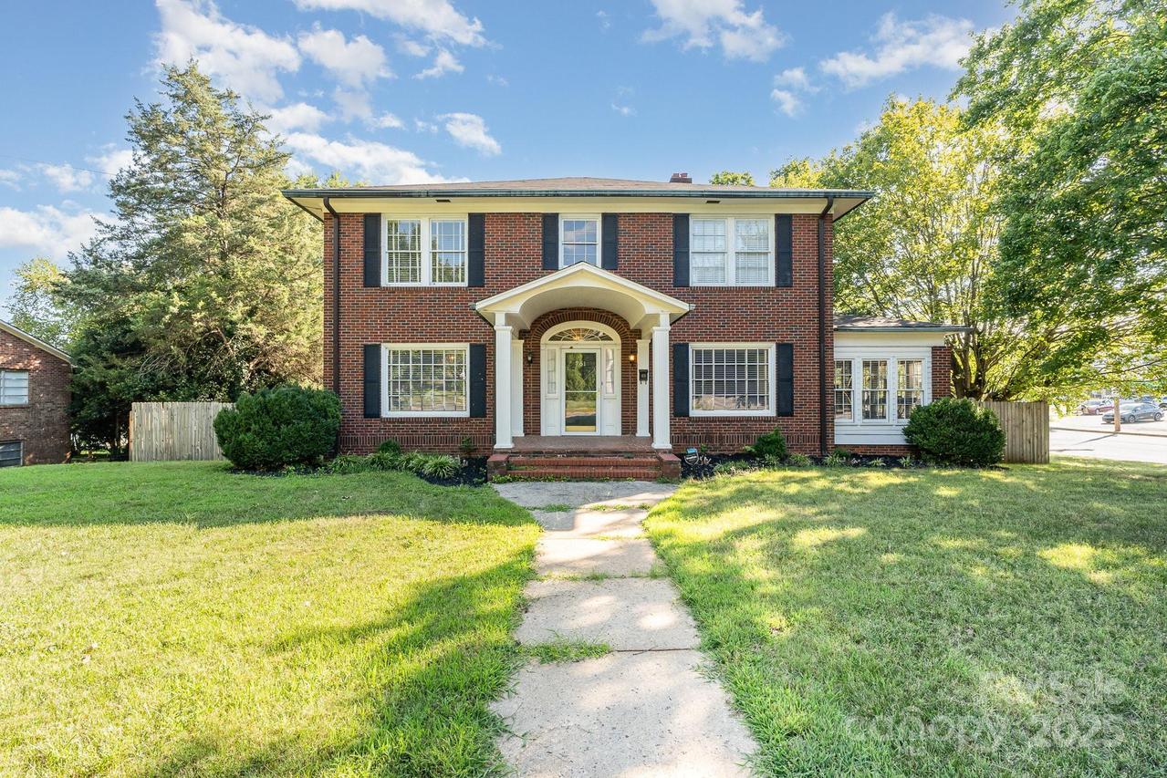 761 N Center St., Statesville, NC 28677