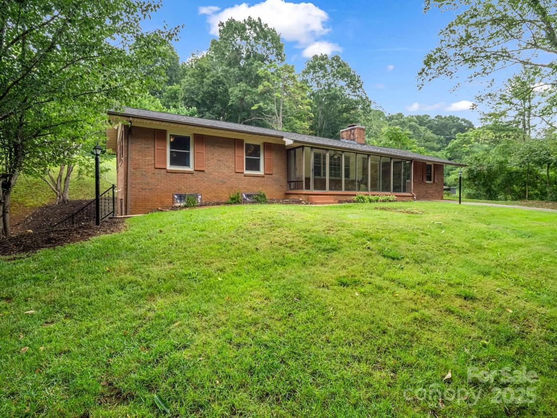 174 Christian Creek Rd., Swannanoa, NC 28778