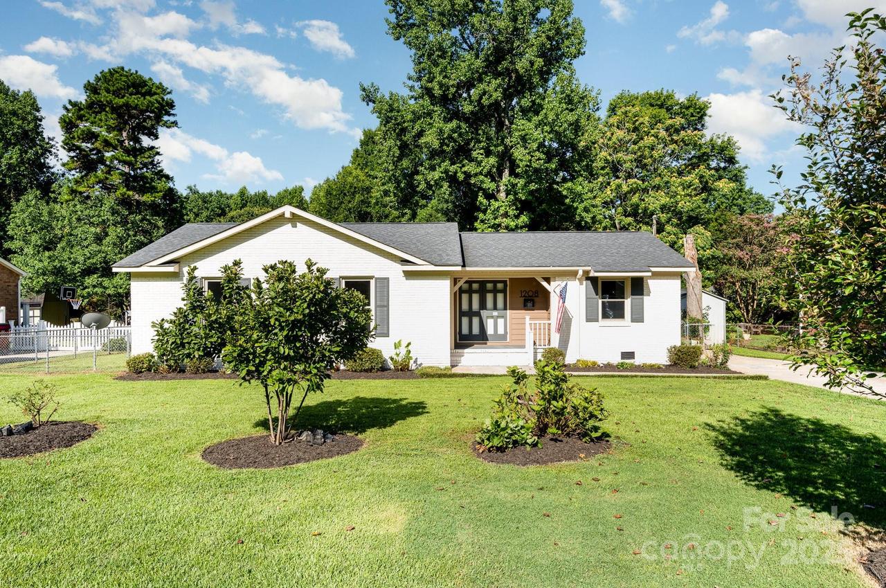 1208 Berkshire Dr., Kannapolis, NC 28081