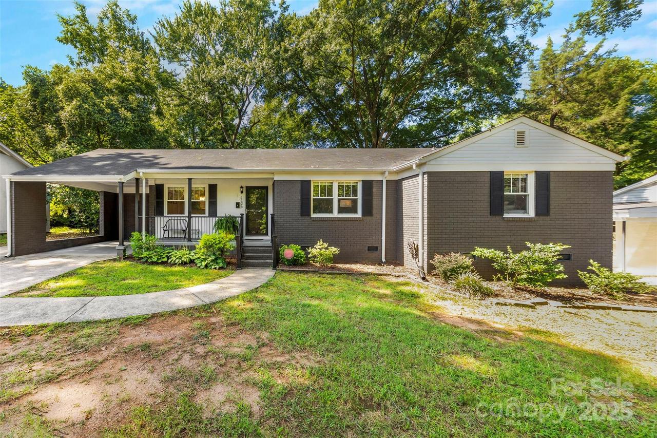 1126 E Woodlawn Rd., Charlotte, NC 28209