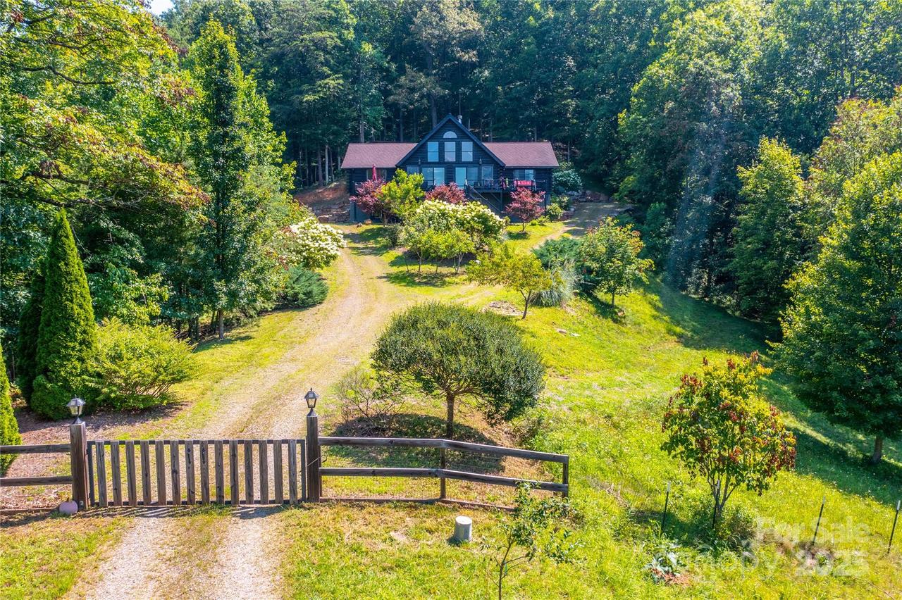 81 Garnet Dr., Leicester, NC 28748