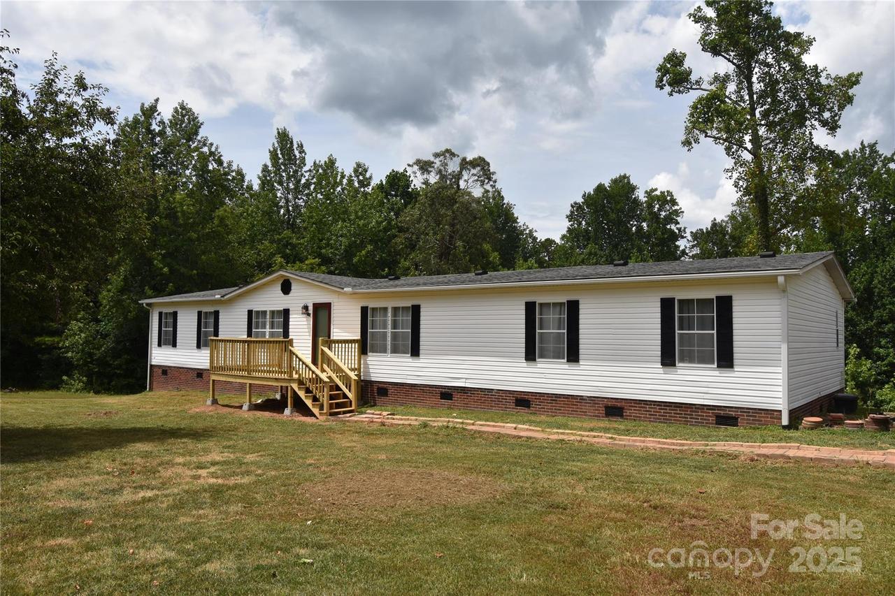 106 Holden Dr., Grover, NC 28073