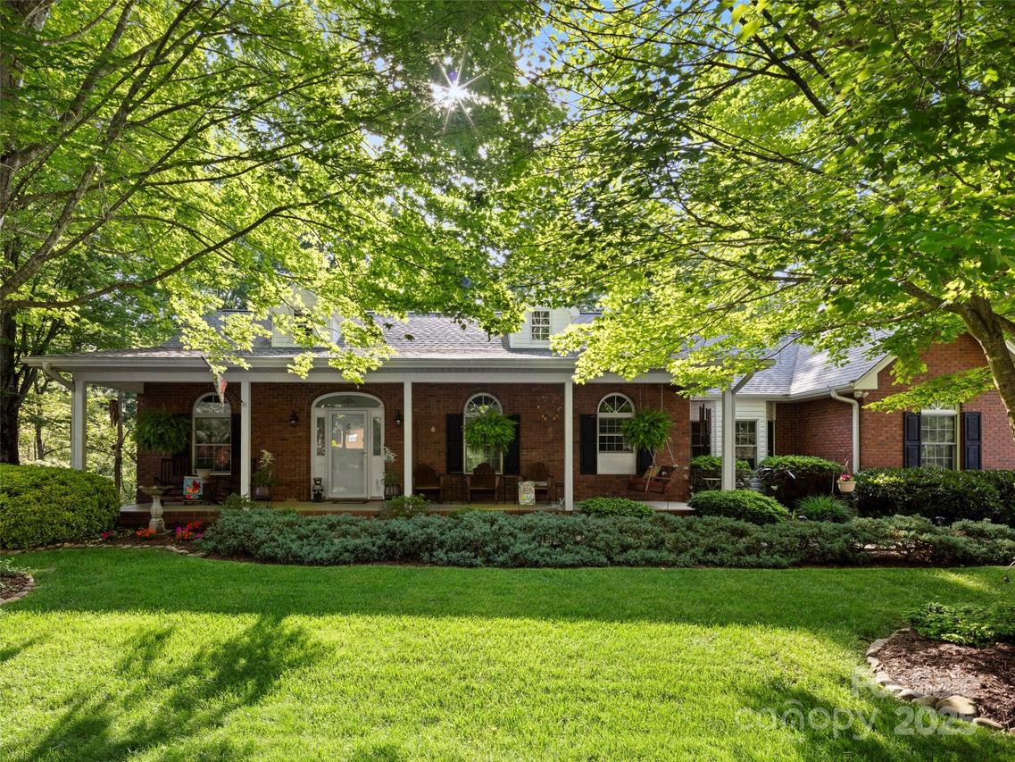 71 Dallas Dr., Hendersonville, NC 28739