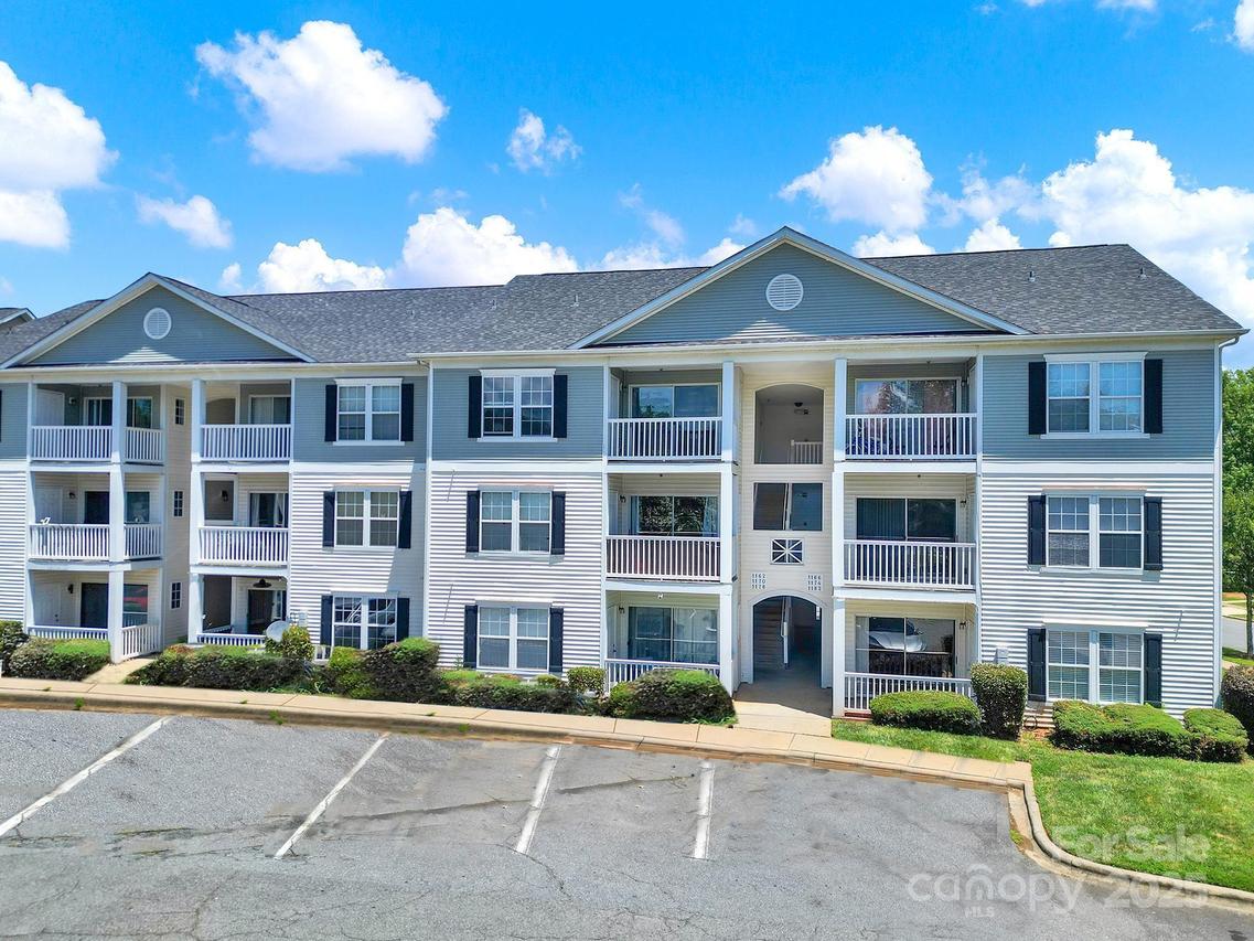 1182 Plaza Walk Dr., Charlotte, NC 28215