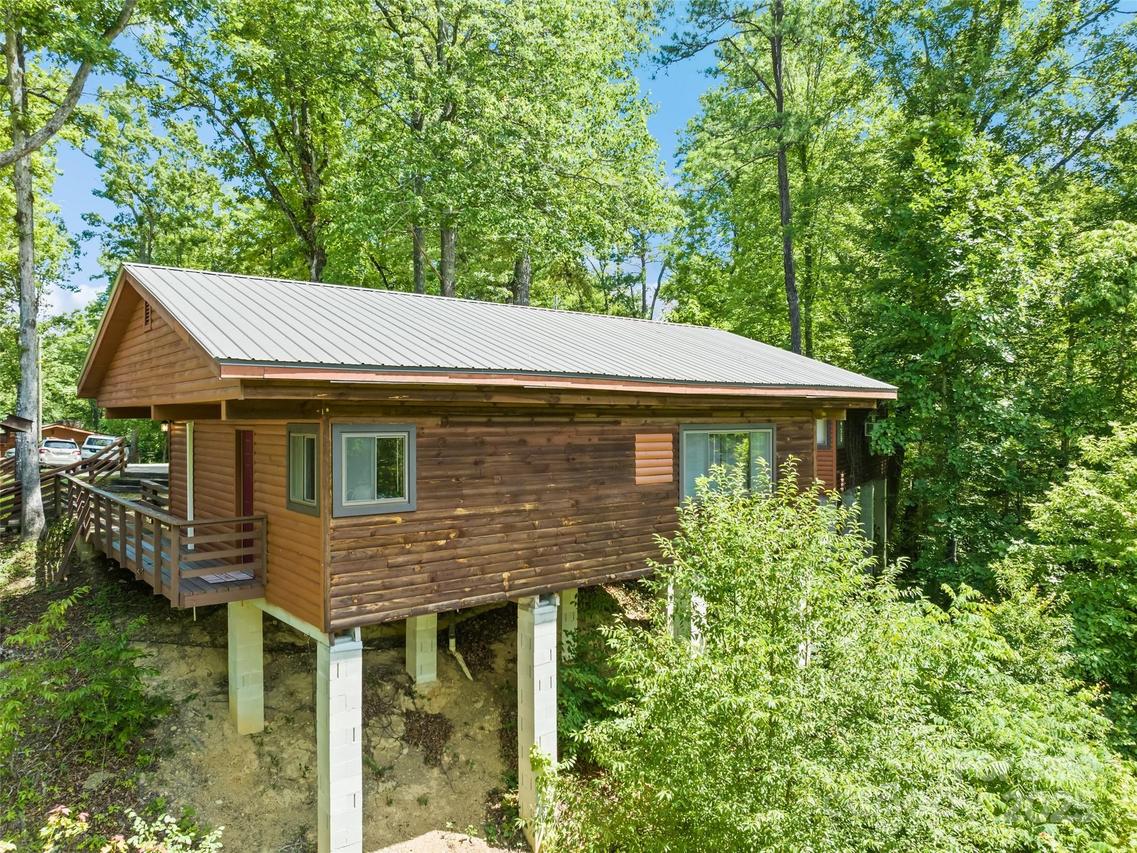 299 Blue Ridge Pkwy., Bryson City, NC 28713